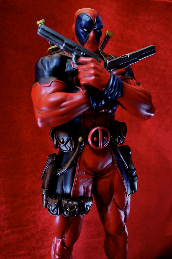 Deadpool got some legs! Statue Forum