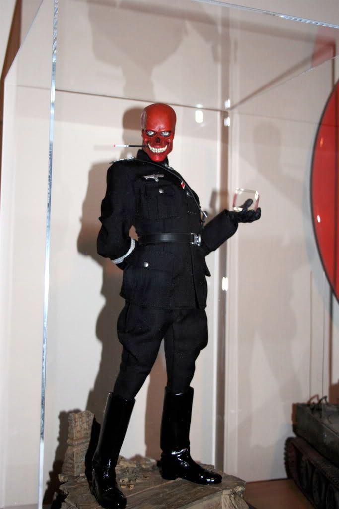 disply cases for statues Statue Forum