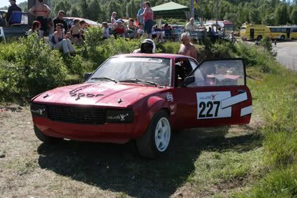 forskjellen p en rallybil og en crossbil er at en rallybil kan ikke bare 