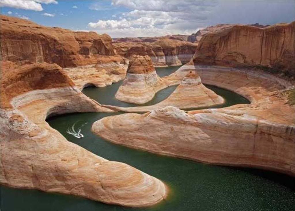 IMAGE: http://i170.photobucket.com/albums/u262/hibernian1/Lake_Powell3.jpg