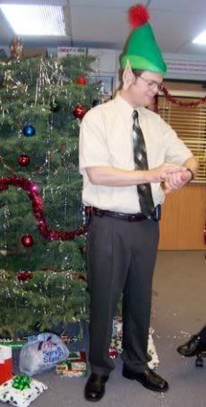 Dwight Schrute bei der Weihnachtsfeier