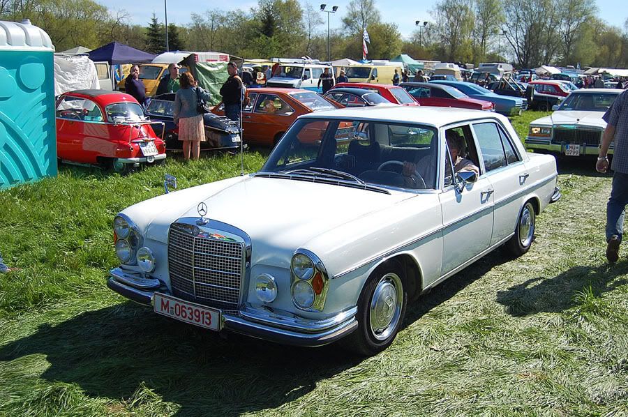 Mercedes W108 SClass love these BMW CS and an 1802 or 2002