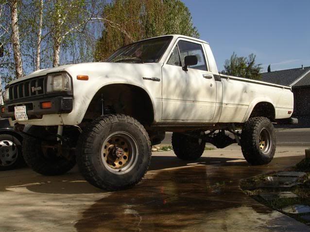 1984 TOYOTA 4X4 LONGBED PICKUP Images