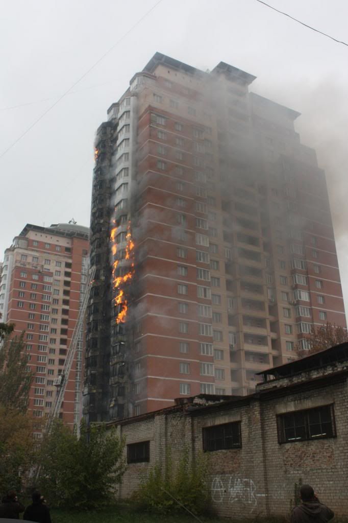 Пожар в высотном доме Донецка