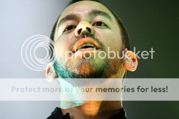 http://i170.photobucket.com/albums/u265/nthng2lv4btLP/LP%20LINKIN%20PARK%20LP/MikeShinoda1332Prague-vi.jpg